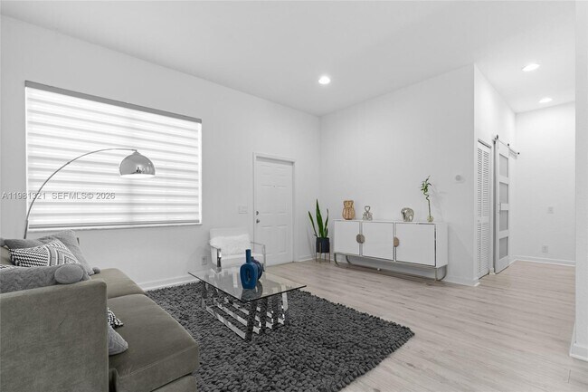 Foto del edificio - 625 Bald Cypress Rd