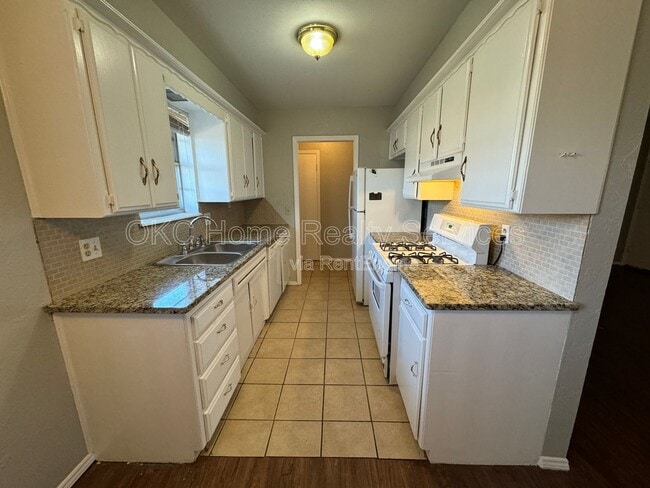 Building Photo - 3512 Willow Springs Dr