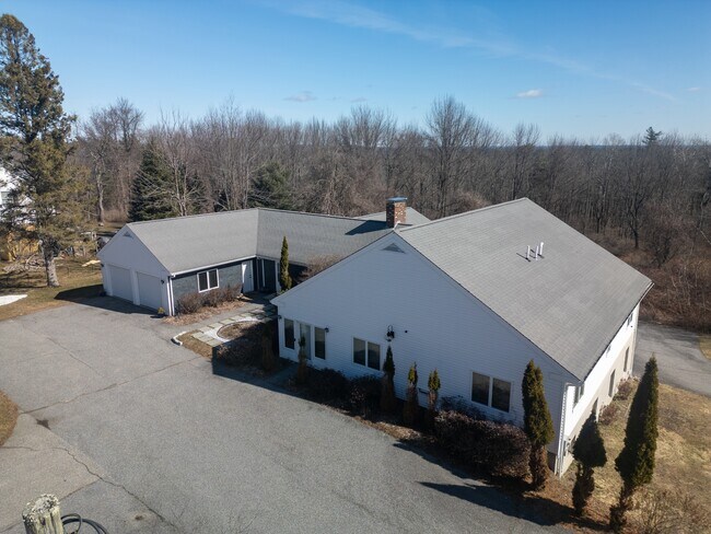 Foto del edificio - 363 Blackstrap Rd