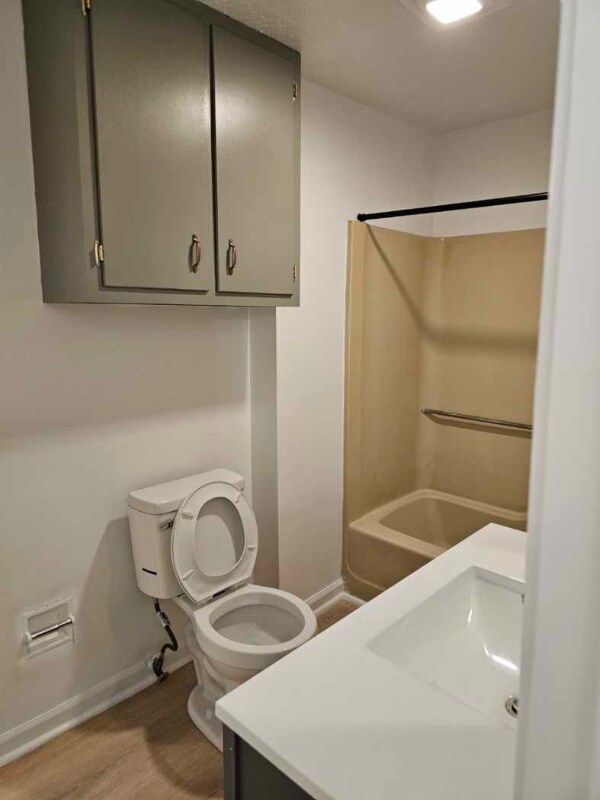 155 Midway Dr Unit B, Oliver Springs, TN 37840 Room for Rent in