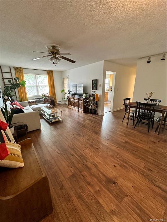 Foto del edificio - 430 Sierra Vista Ln