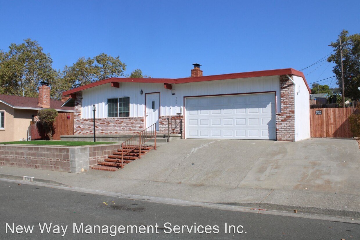 Foto principal - 3 br, 2 bath House - 208 Sandalwood Court
