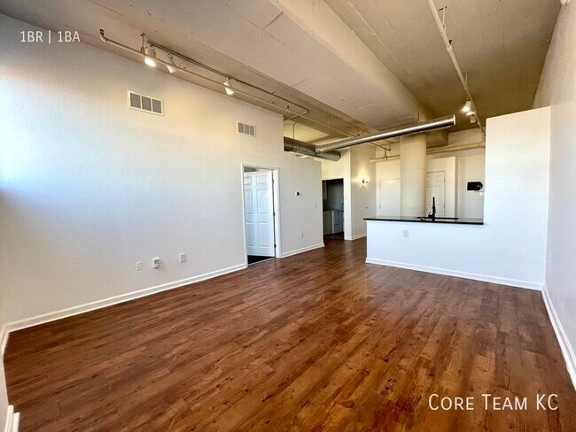 Building Photo - Renovated Loft For Rent