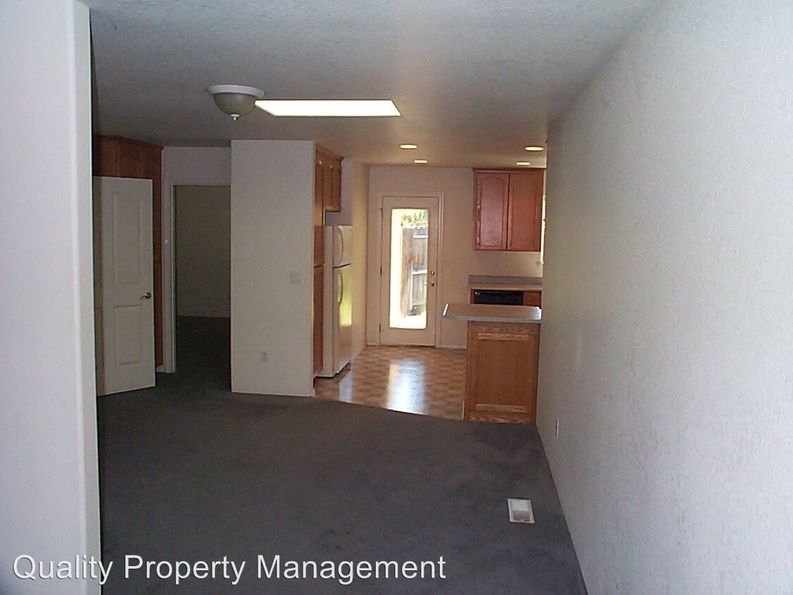 Building Photo - 1538 Hollyhock Dr