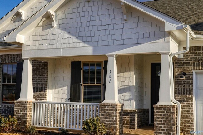 Building Photo - 102 Clift Crk Dr