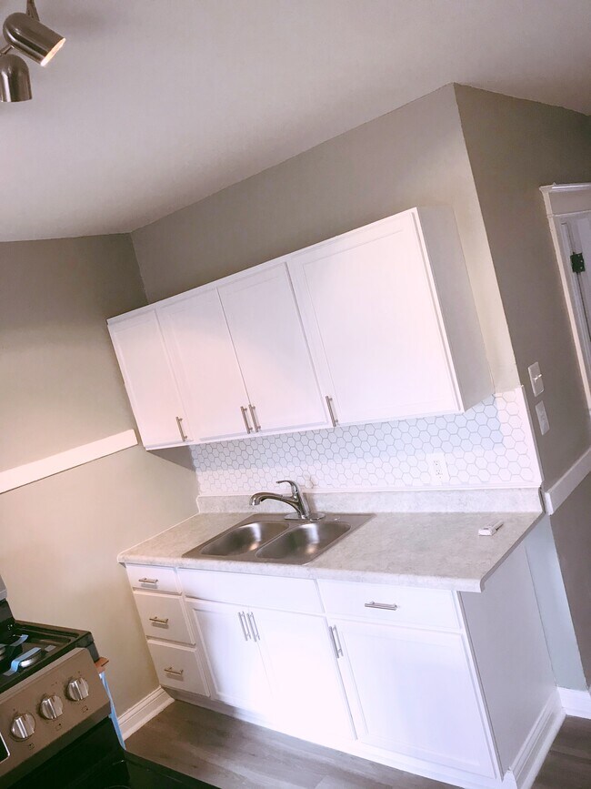 Building Photo - 2834 Sidney St