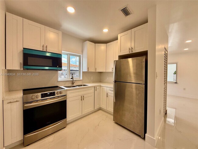Foto del edificio - 228 NW 32nd Ave