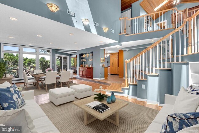 Foto del edificio - 683 Shore Rd