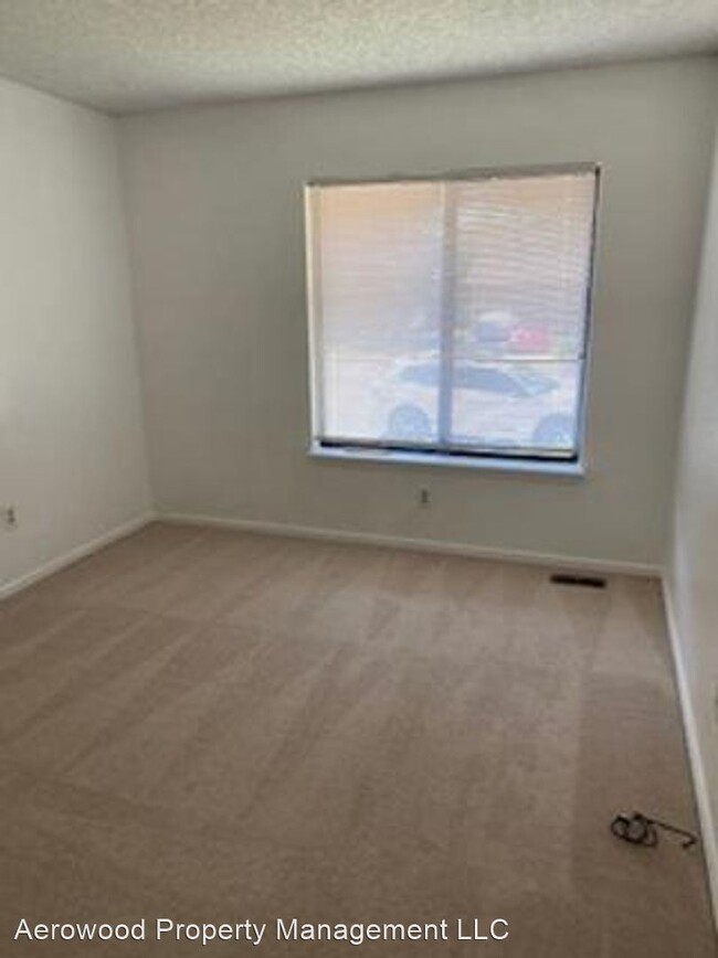 Building Photo - 3 br, 2 bath House - 16825 E Kenyon Drive