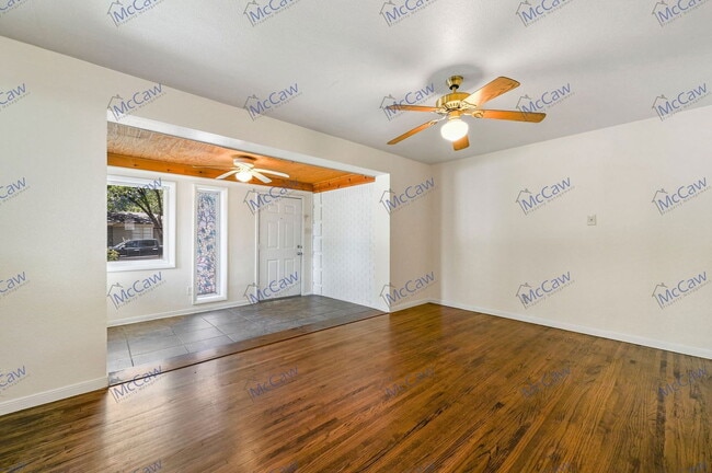 Photo - 2704 Highwood Dr House