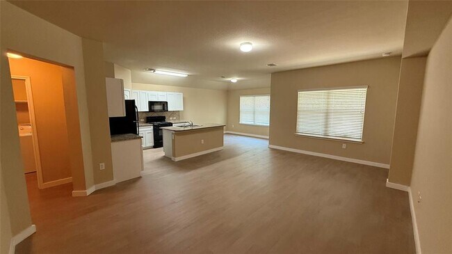 Building Photo - 804 Red Tails Dr