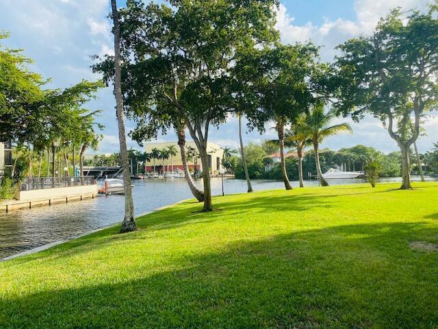 Building Photo - 7 Royal Palm Way