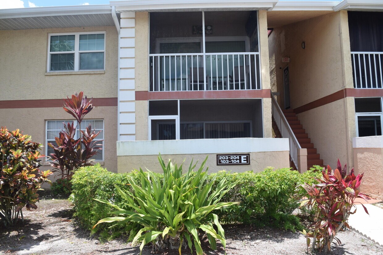 1537 SE Royal Green Cir Unit E103, Port Saint Lucie, FL 34952 Condo