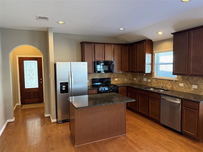 Building Photo - 419 Strawberry Blonde Dr