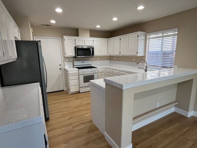 Foto del edificio - Central Fremont Single Family Gem has bran...