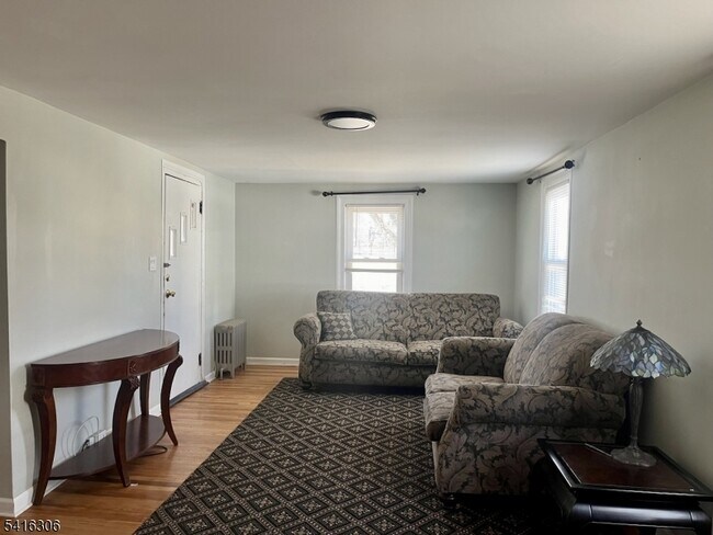 Foto del edificio - 52 Maple Ave