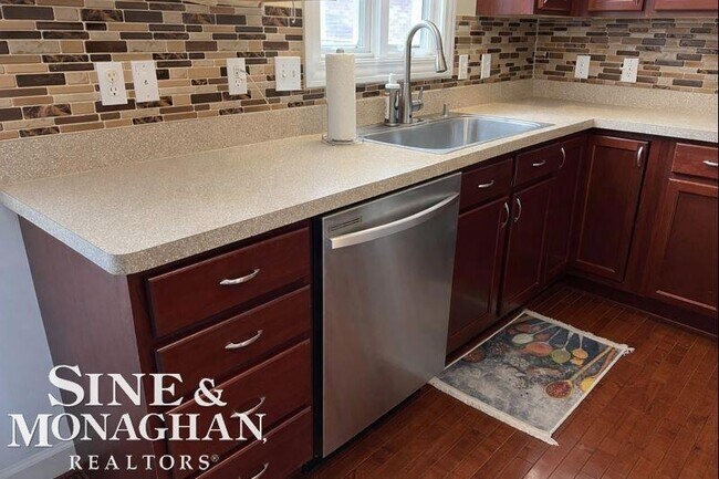 Foto del edificio - 904 Trombley Rd