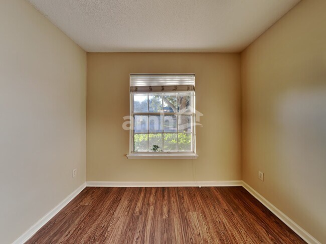 Building Photo - 11107 Apple Blossom Trail E