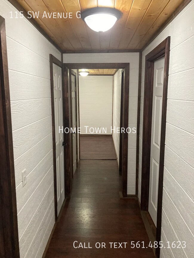 Foto del edificio - 115 SW Ave G