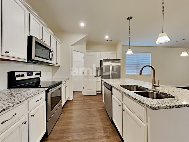 Foto del edificio - 6001 Trailwater Dr