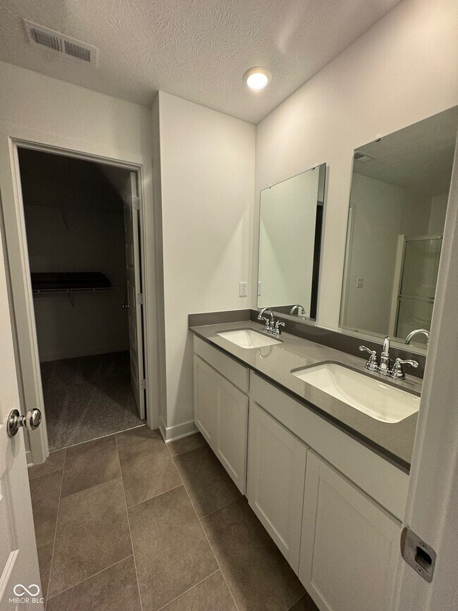 Foto del edificio - 15322 Farrington Rd