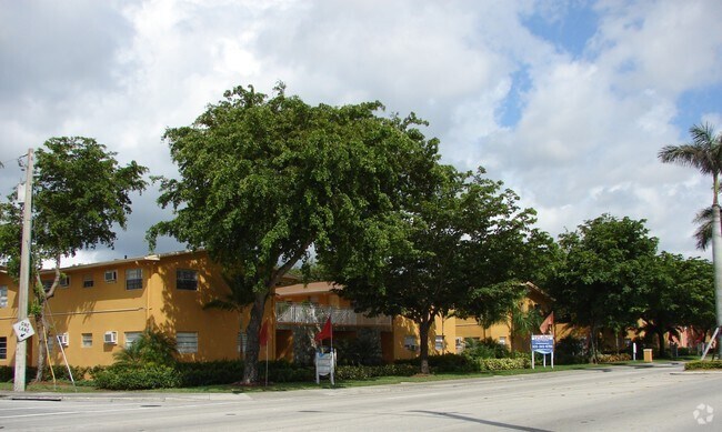 Building Photo - 1551 NE 8th St