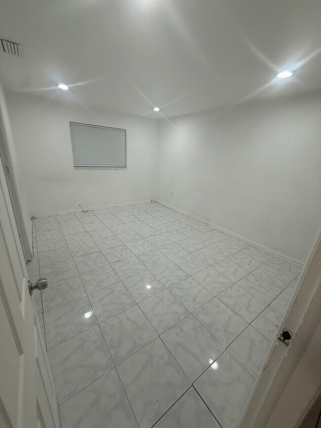 Foto del edificio - 1608 NW 58th Ter