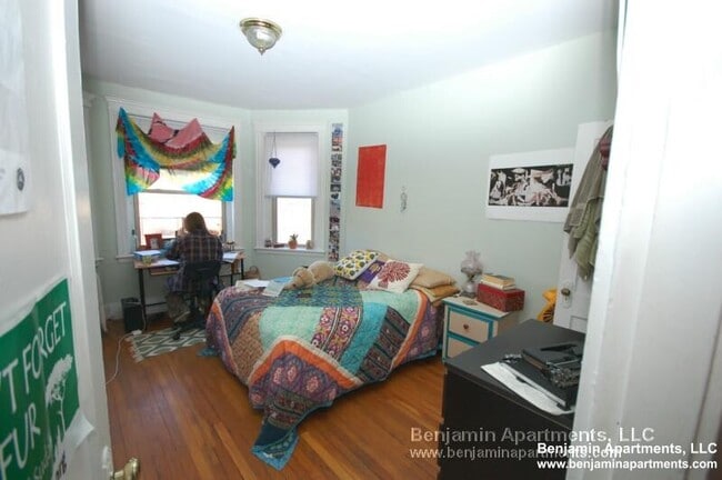 Building Photo - 55 Park Dr