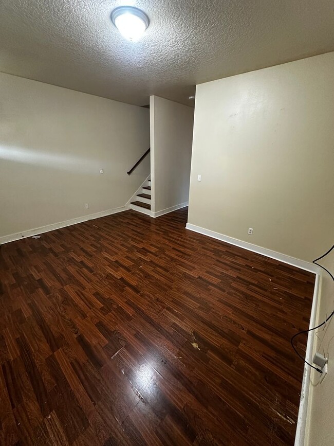 Building Photo - SE Portland 3Bed/1.5Bath Townhome