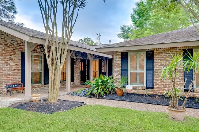 Building Photo - 5227 Loch Lomond Dr