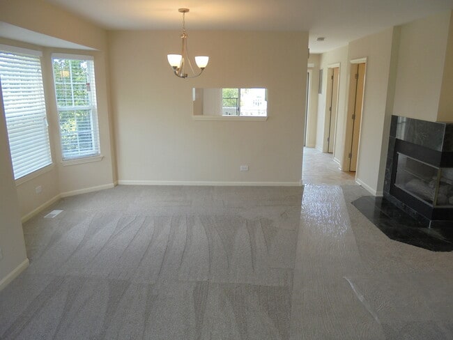 Building Photo - 1065 Manchester Cir