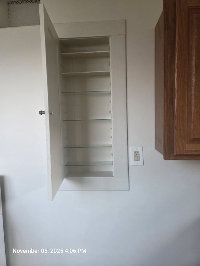 Spice rack - 15 N Richmond St