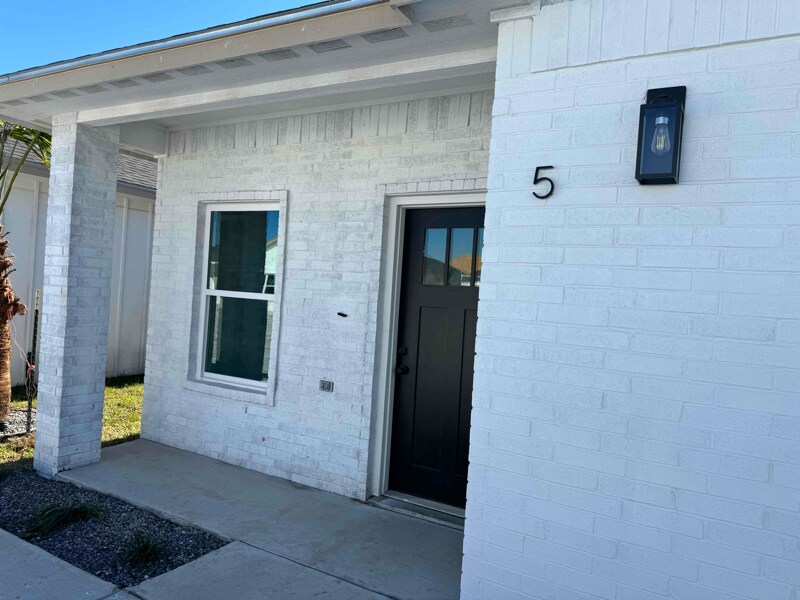 Primary Photo - 1806 Atrium Pl Dr