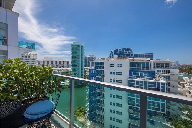 Foto del edificio - 201 Aqua Ave