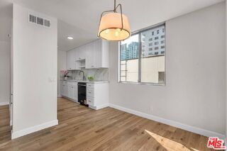 Building Photo - 10751 Wilshire Blvd