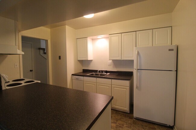 Foto del edificio - 2 Bedroom 1 Bath Duplex in the Westport Area