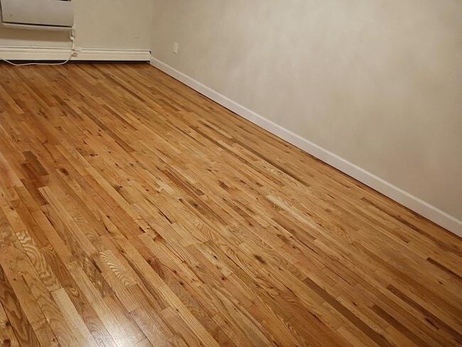 Building Photo - 2655 E 21st St