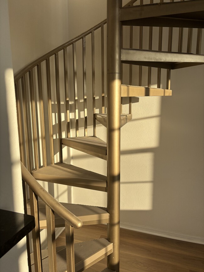 Building Photo - 501 Knights Run Ave