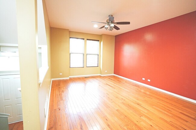 Building Photo - 470 Grosvenor Ln
