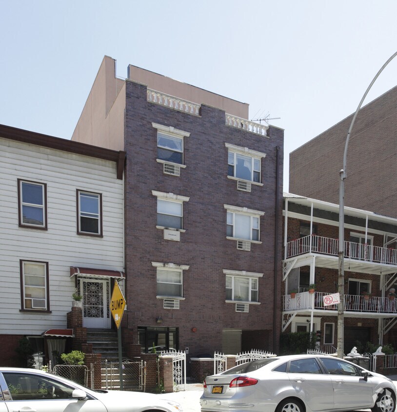 Primary Photo - 30-37 30th St