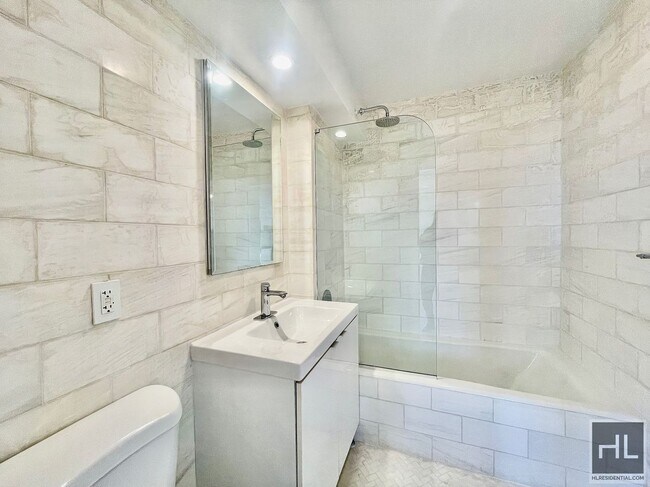 Building Photo - Gorgeous rent stabilized 1 bedroom apartment spanning 700 sq with private balcony, dishwasher, mi...