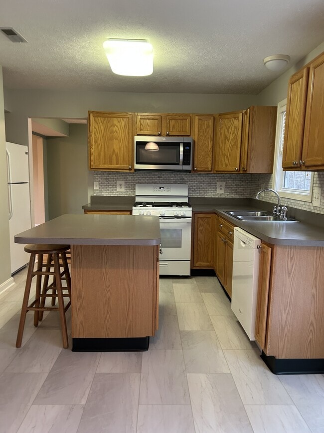 Building Photo - 46891 Bryan Rd