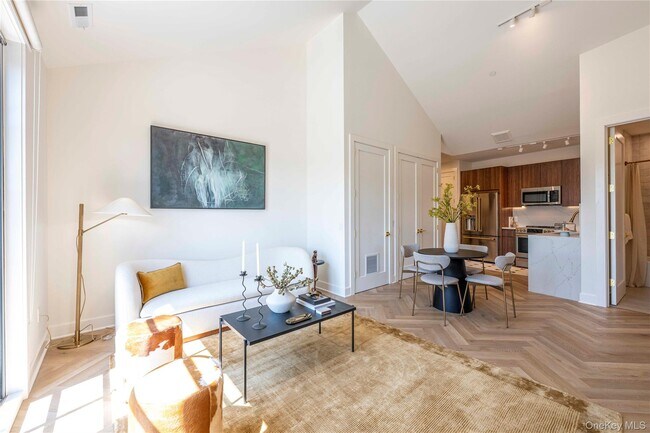 Foto del edificio - 100 E Putnam Ave