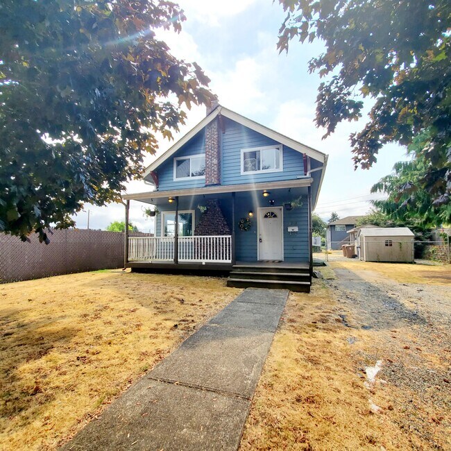 Building Photo - 3208 S 15th St