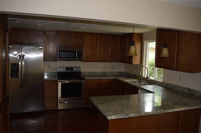Foto del edificio - 5642 Cypress Point Dr