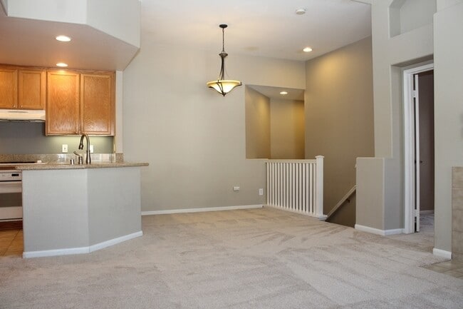 Foto del edificio - Great 2B/2BA Townhome in Scripps Ranch w/ New Carpets, A/C & Swimming Pool!