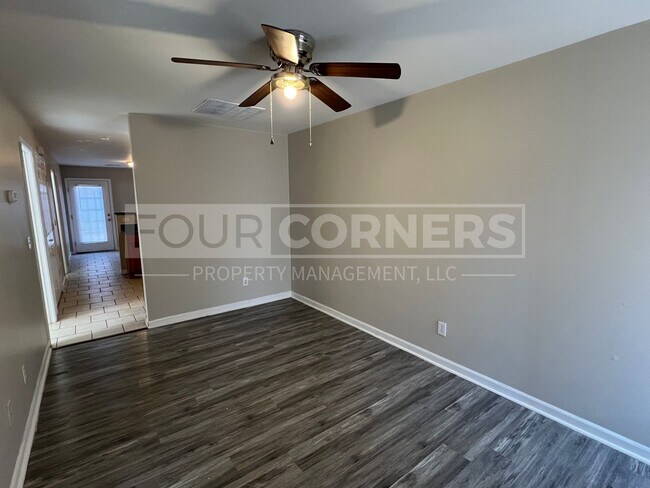 Foto del edificio - Lovely 3-bedroom 2-bath Apartment