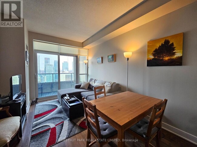 Photo du bâtiment - 120-2120 Homewood Ave