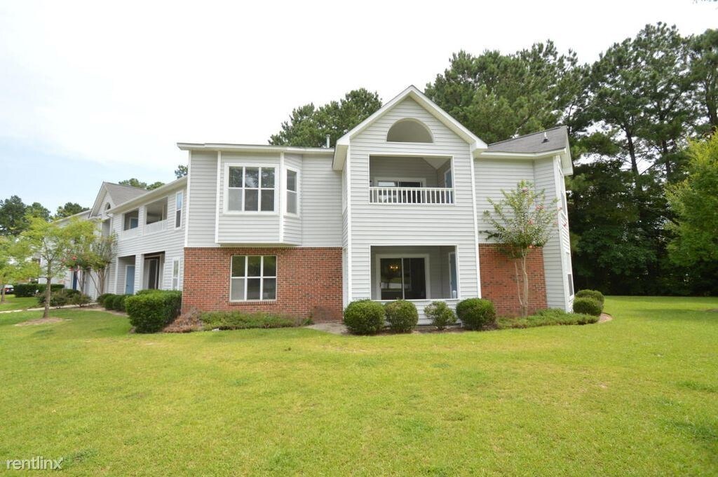 104 Breezewood Dr Unit Apt E, Greenville, NC 27858 Condo for Rent in