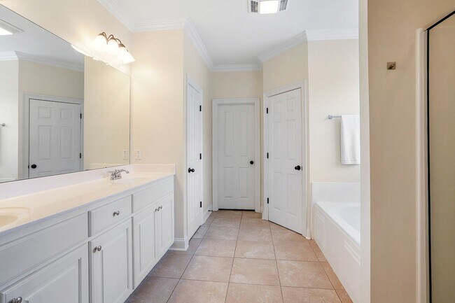 Foto del edificio - Beautiful 4 Bed, 2 Bath home